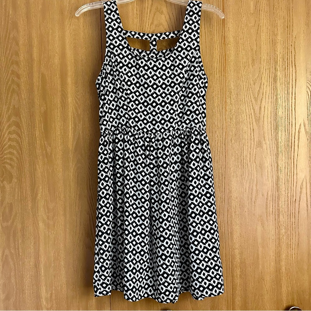 Women’s Xhiliration Black & White Patterned Sundress, EUC, S